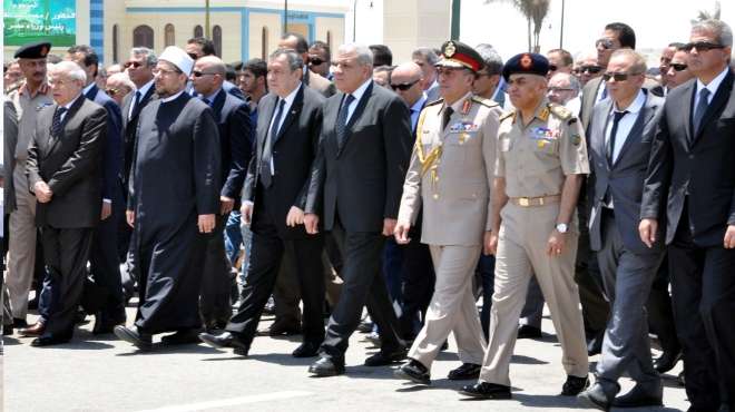 بالصور| جنازة عسكرية للراحل عبدالقادر حاتم رئيس الوزراء الأسبق