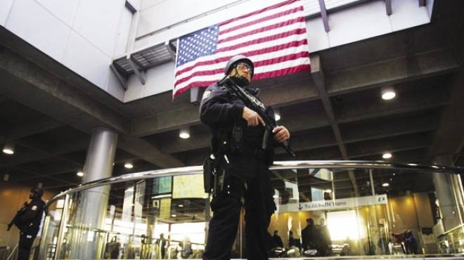 السلطات الأمريكية تكشف شخصية الإرهابي المتسبب في مقتل 5 عسكريين