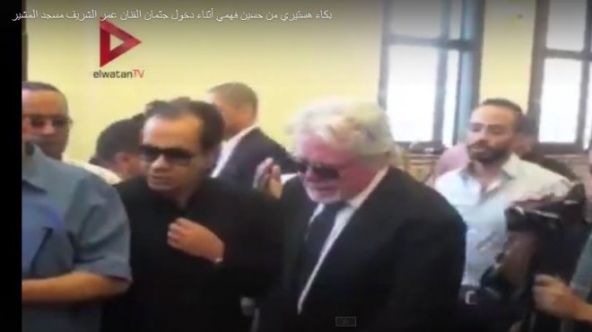 بالفيديو| بكاء هستيري من حسين فهمي في جنازة الفنان العالمي عمر الشريف