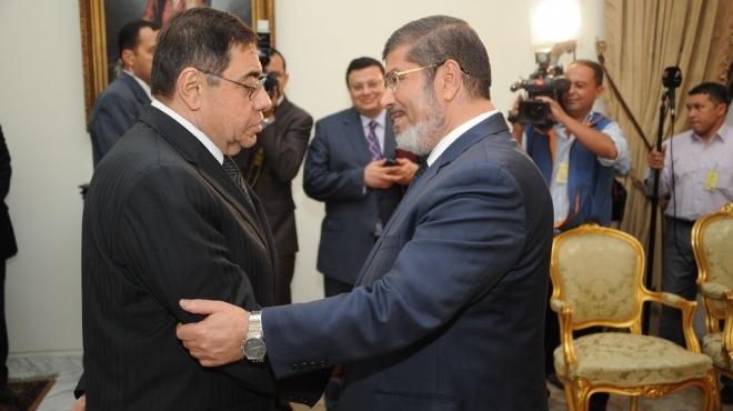 مرسي يعطي لنفسه الحق في تعيين النائب العام وعزله 