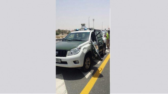 مصرع شرطي إماراتي أثناء مساعدته امرأة في إصلاح سيارتها على الطريق