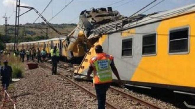 إصابة أكثر من 100 شخص في حادث تصادم قطار ركاب في جنوب إفريقيا