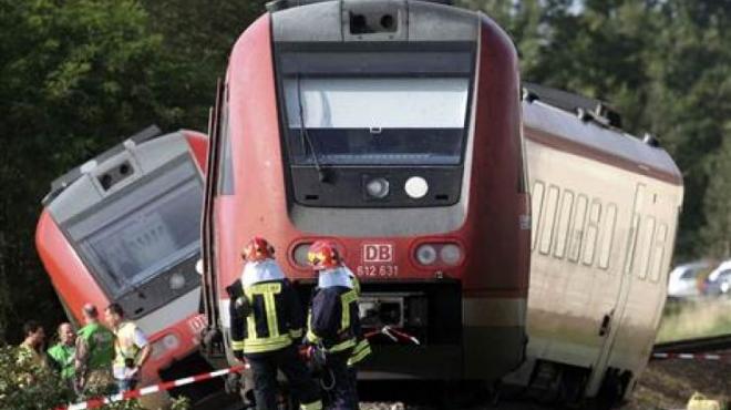 إصابة أكثر من 300 شخص في تصادم قطارين بجنوب إفريقيا