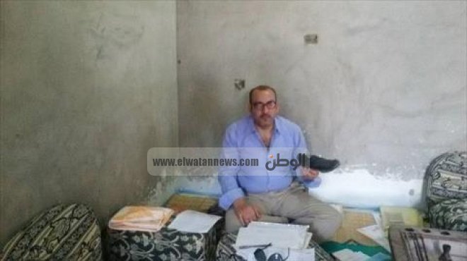 موظف يتهم رئيس مجلس مدينة الحسينية بالشرقية بتحريض نائبه لضربه بالحذاء