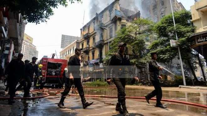 حريق مدمر يلتهم 4 مكتبات بالفجالة.. والمباحث تتهم «الماس الكهربى»