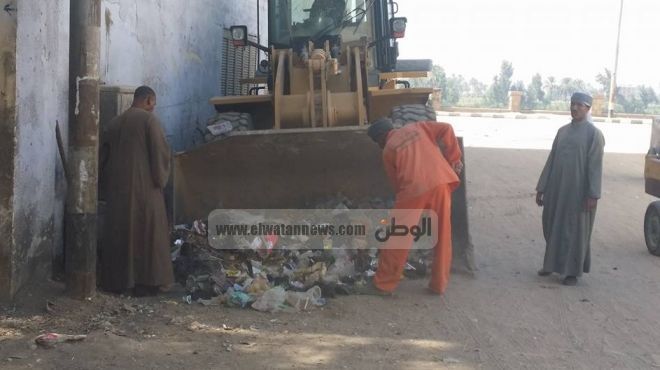 بالصور| رفع 40 طن قمامة بمدينة دشنا في قنا