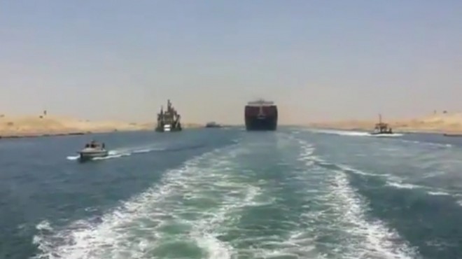 بالفيديو| عبور أول سفينة حاويات قناة السويس الجديدة