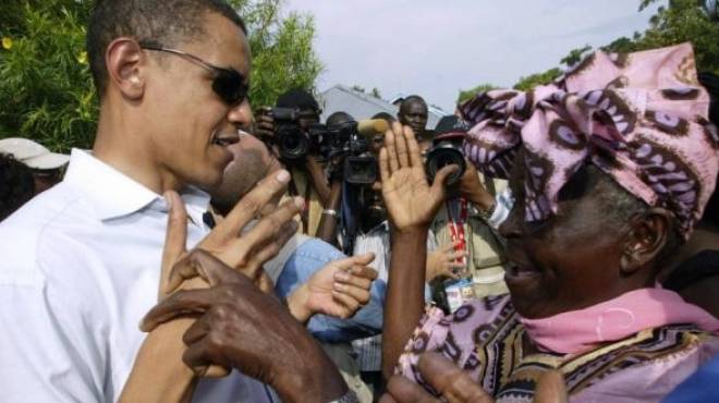 أوباما يلمس عظام أقدم أجداده خلال زيارته لإفريقيا