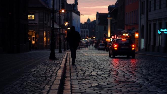 دراسة: إطفاء الأنوار بالشوارع ليلا يقلل من نسب الحوادث والجرائم