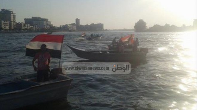 بالصور| مسيرة نيلية لصيادي دمياط احتفالا بافتتاح قناة السويس