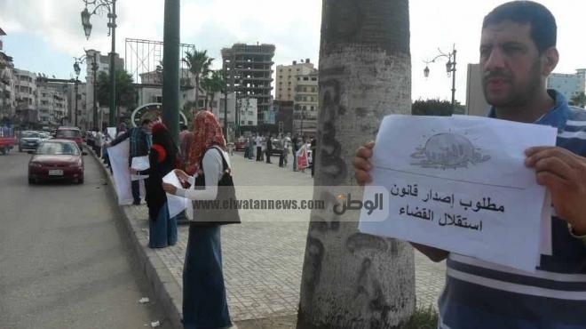 بالصور| وقفة احتجاجية لحزب مصر القوية بدمياط للمطالبة لإقالة النائب العام