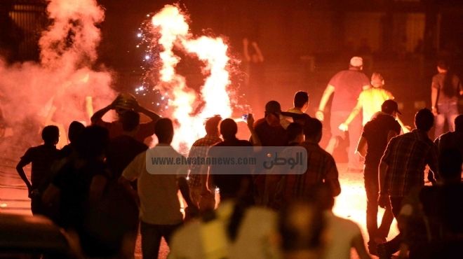  متظاهرو الغربية يشعلون النار في مصفحة ويحطمون مكتب المحافظ