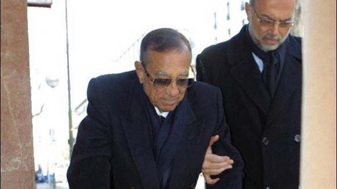 المحكمة تؤكد قناعتها بحصول مبارك ونجليه على 5 فيلات