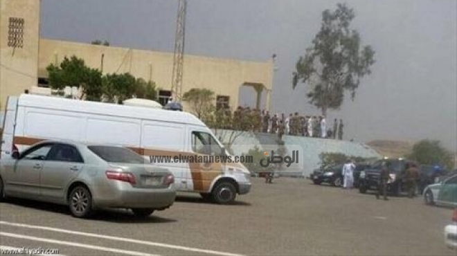 أمير "عسير" السعودية يتفقد موقع حادث تفجير "مسجد الطوارئ"