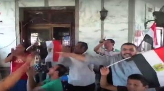 بالفيديو|مقاهي الإسماعيلية تشهد احتفالات المواطنين بافتتاح قناة السويس