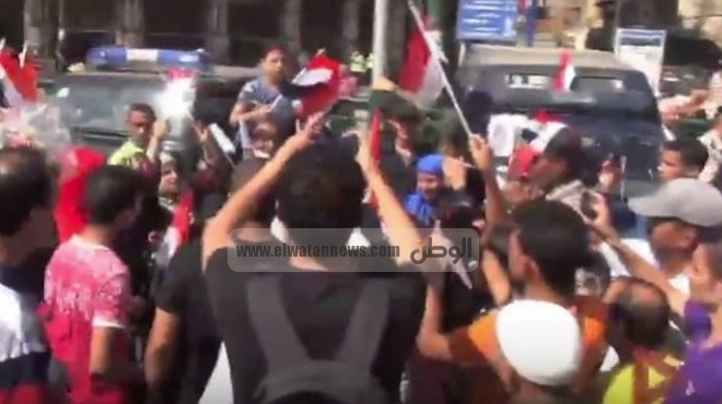 بالفيديو| هتافات في "التحرير": "داعش" إيه.. الجيش المصري اسم الله عليه