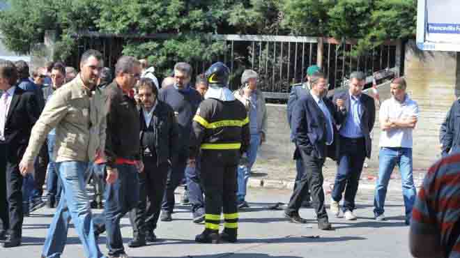 مقتل تلميذة وإصابة أربعة في انفجار قنبلة أمام مدرسة بجنوب إيطاليا