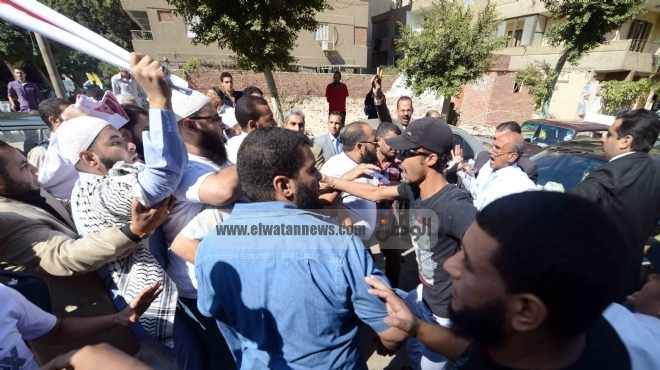  محتجون يحاولون اقتحام قسمي شرطة الشرق والعرب ومجمع محاكم بورسعيد