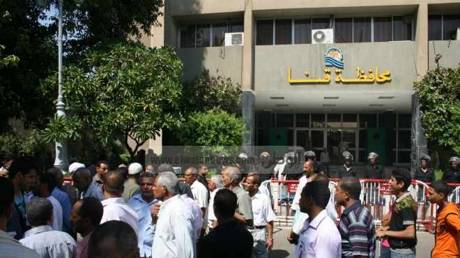  وقفة احتجاجية للمعلمين أمام ديوان محافظة قنا 