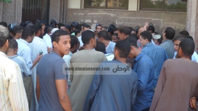 اعتصام المعاقين يدخل يومه الثاني أمام ديوان عام محافظة سوهاج