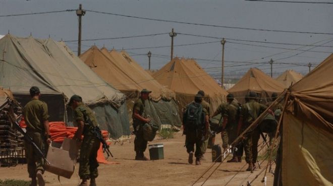 ملثمون يقتحمون قاعدة عسكرية للجيش الإسرائيلي ويسرقون أسلحة منها