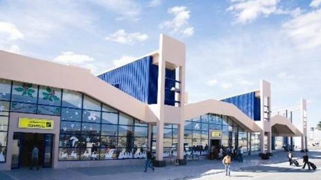 مطار مرسي علم يستقبل 4400 سائح ويودع 3900 آخرين