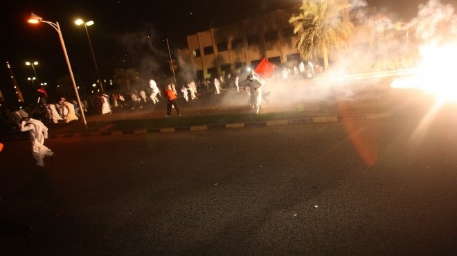 الشرطة الكويتية تستخدم الغاز المسيل للدموع ضد مئات المعارضين
