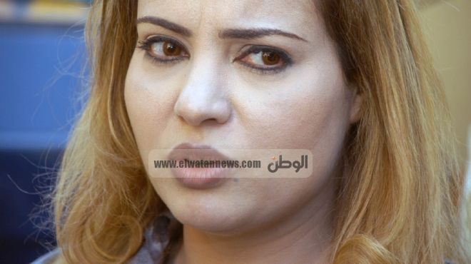  وفاء مكي تدلي بصوتها بإحدى لجان الدقي.. وتعرب عن سعادتها بمد فترة التصويت