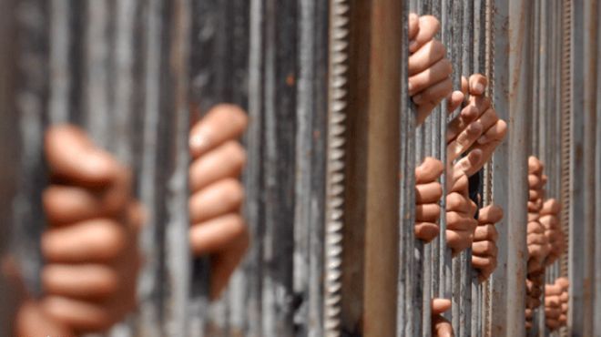 حبس 6 سجناء فى قسم قصر النيل قتلوا مدرساً فرنسياً داخل الحجز