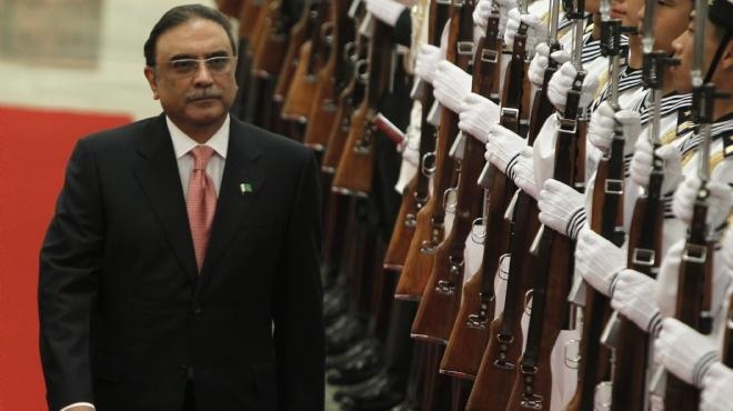 الرئيس الباكستاني السابق يحاكم للمرة الأولى بتهم فساد