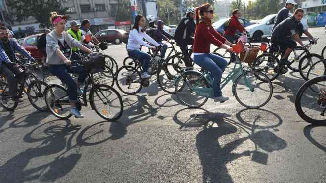 أجانب يشاركون في سباق دراجات من أسوان إلى الأقصر لتشجيع السياحة