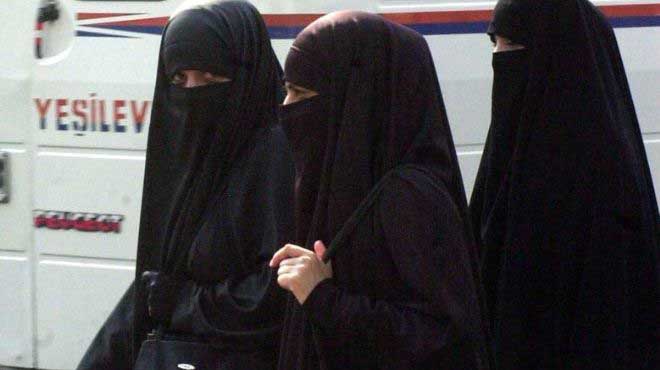 جدل بشأن تقرير قديم عن منع الحجاب في جامعات فرنسا
