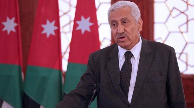  رئيس الوزراء الأردني يؤكد تحمل الحكومة مسؤولية أسعار المحروقات 