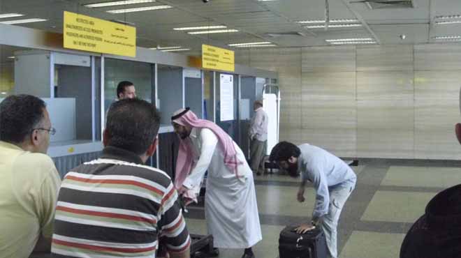  تعطل العمل بمطار برج العرب بسبب إضراب شرطة أمن المطار 