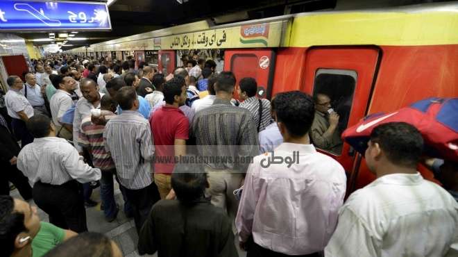  عمال محطة مترو أنفاق شبرا الخيمة ينظمون إضرابا لإقالة رئيس الشركة 