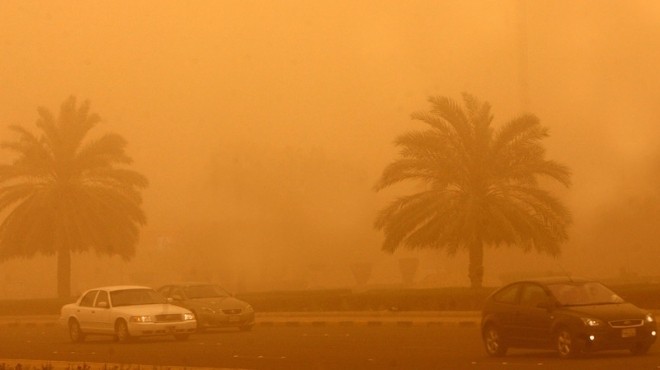  العواصف الترابية تغلق بوغازي الإسكندرية والدخيلة 