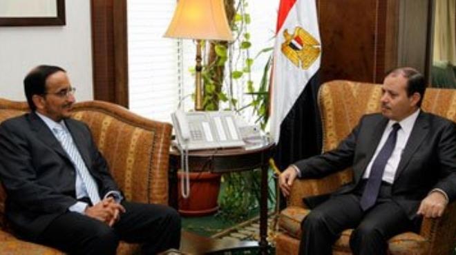 عبد المقصود والسفير العماني يتفقان على تفعيل اللجنة الإعلامية بين البلدين