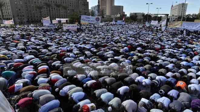 توافد مئات المتظاهرين على ميدان التحرير للمشاركة في مليونية 