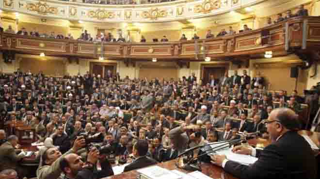 بالفيديو: خبراء القانون يختلفون حول دستورية تعليق جلسات البرلمان