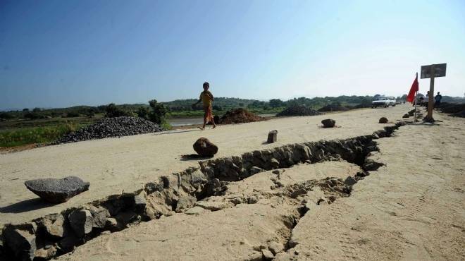 زلزال بقوة 6.1 درجات قبالة شواطئ اندونيسيا