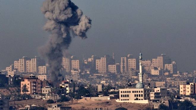 الطيران الإسرائيلي يشن عشرات الغارات الجديدة على قطاع غزة
