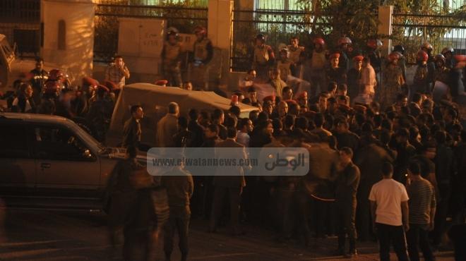  تعزيزات أمنية أمام قسم بولاق بعد اشتباكات بين ضباط ومحاميي الـ