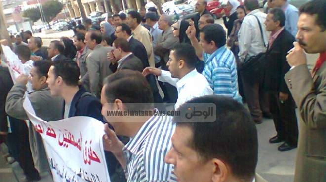  بالصور| صحفيو الأحزاب يهددون بالإضراب عن الطعام.. وفضح ممارسات الشورى