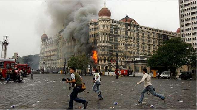 محكمة باكستانية تفرج عن المتهم الرئيسي في تفجيرات مومباي 2008