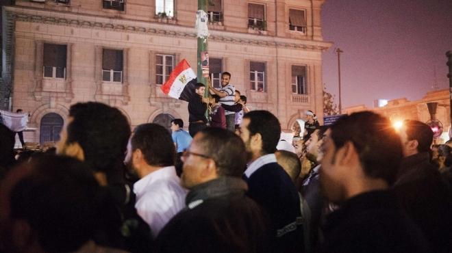  المتظاهرون أمام دار القضاء العالي يتجهون في مسيرات متفرقة إلى ميدان 