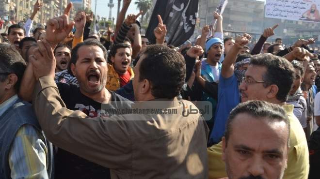 اشتباكات بالأيدى بين مؤيدي ومعارضي مرسي في أسيوط