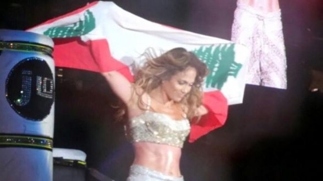  بالصور| جينيفر لوبيز ترفع علم لبنان في دبي احتفالاً بعيد الاستقلال اللبناني 