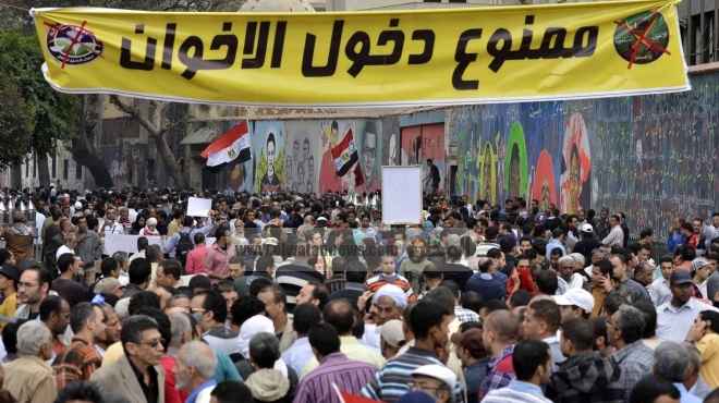 15 حزباً وحركة تبدأ اعتصاماً مفتوحاً.. وتدعو لمليونية «حماية الثورة»