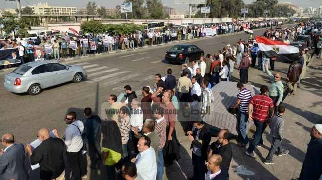  شلل مرورى أمام مسجد رابعة العدوية بسبب كثرة المتظاهرين