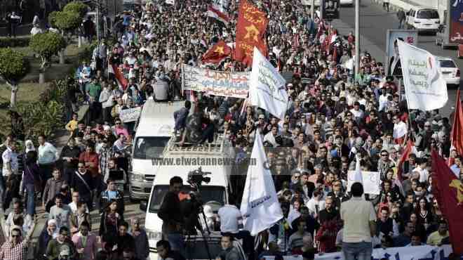  مسيرة بشارع الأندلس تدعو الجماهير للنزول والمشاركة في التظاهرات 
